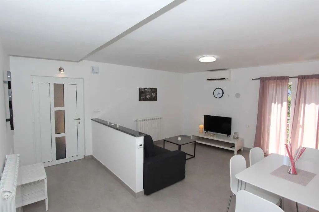 One-Bedroom Apartment in Rovinj with Terraces