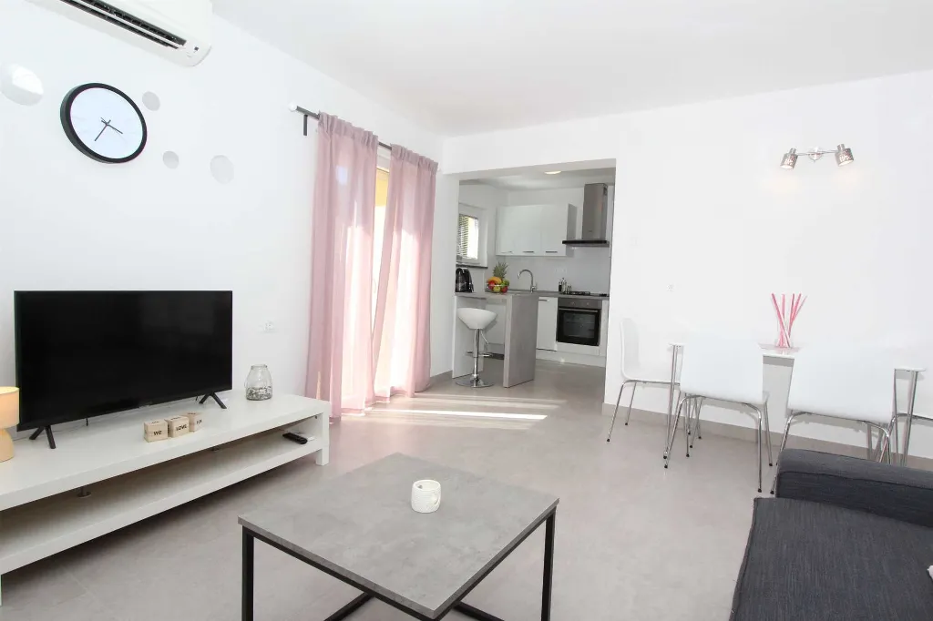 One-Bedroom Apartment in Rovinj with Terraces