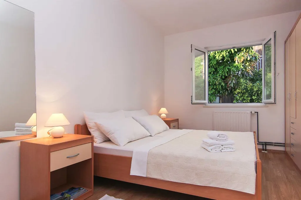 Sea View Apartment in Podaca for 4 Guests