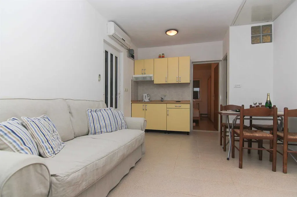 Sea View Apartment in Podaca for 4 Guests