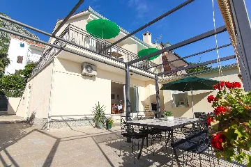 Sea View Apartment in Podaca