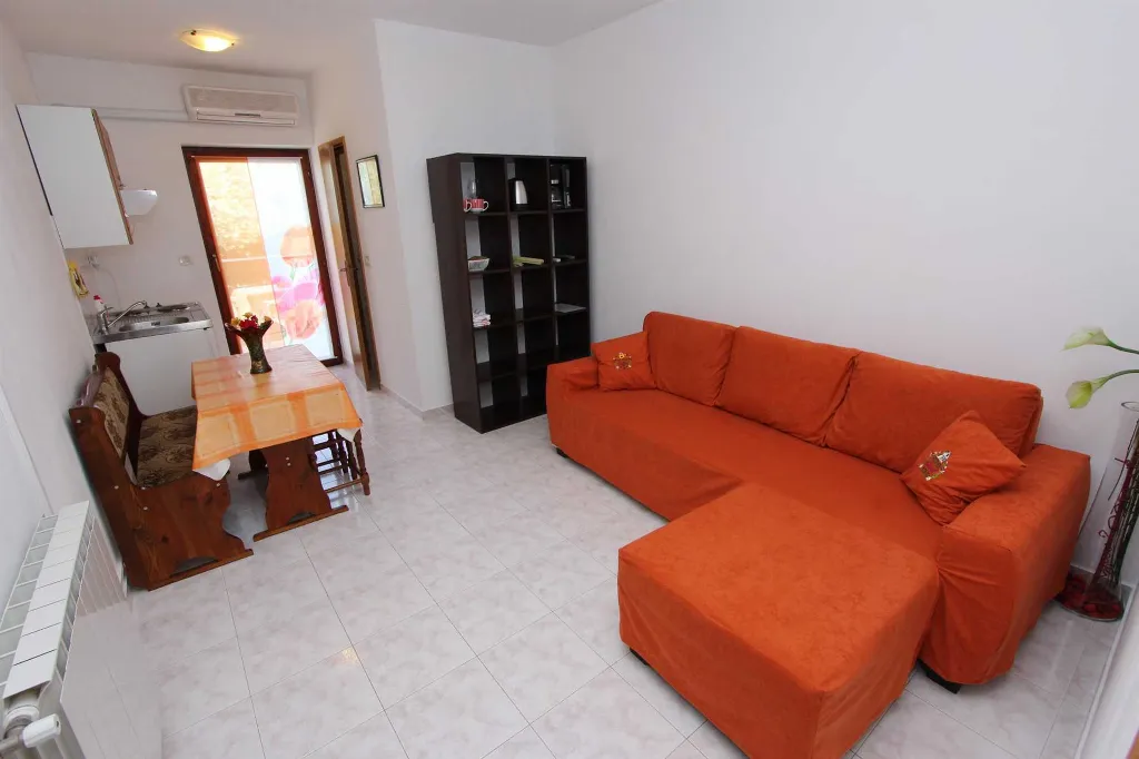Apartment with Terrace in Rovinj for 3 Guests
