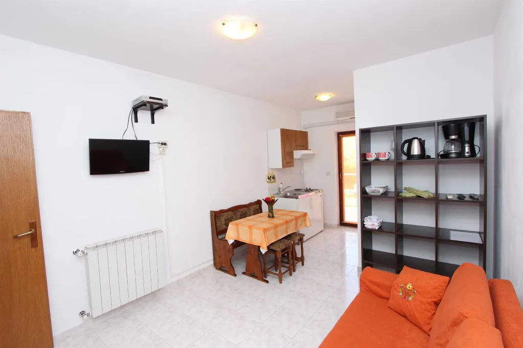 Apartment with Terrace in Rovinj for 3 Guests