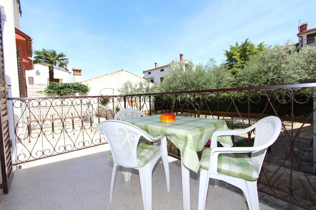 Apartment with Terrace in Rovinj for 3 Guests