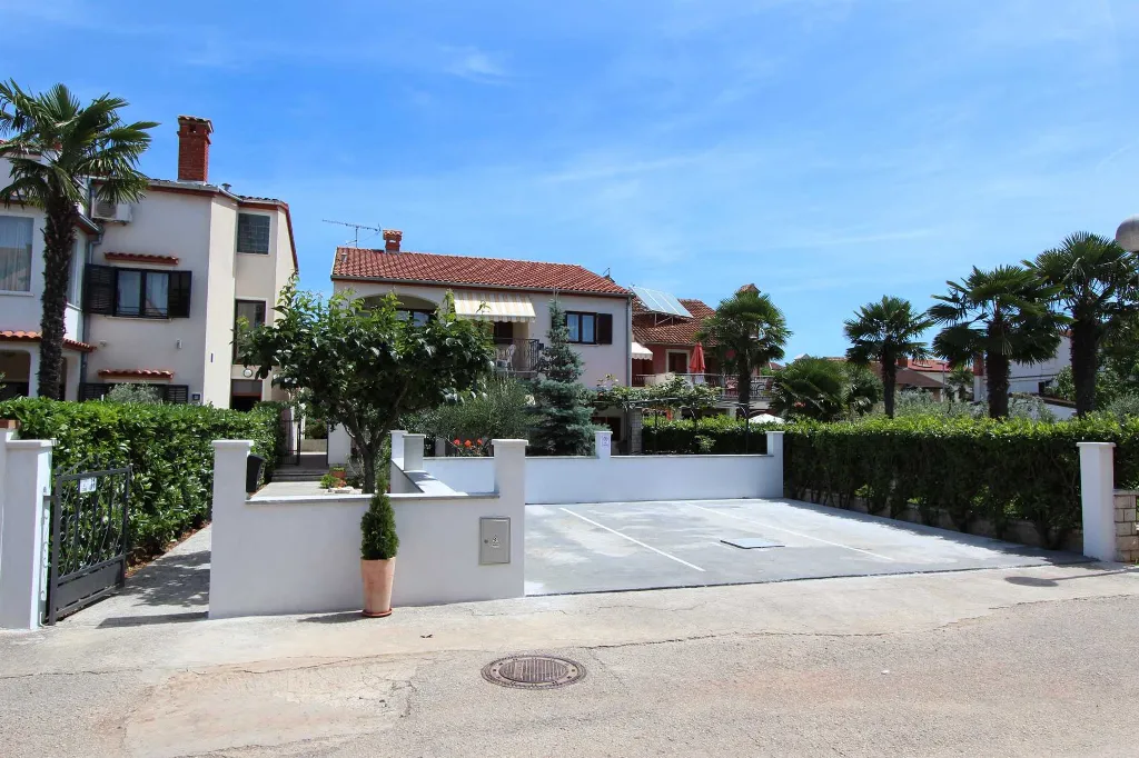 Apartment with Terrace in Rovinj for 3 Guests