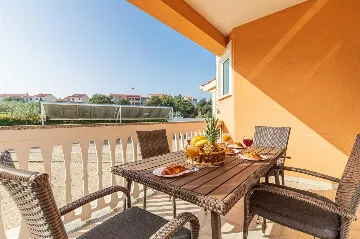 One-Bedroom Apartment with Pool in Banjole for 4 Guests