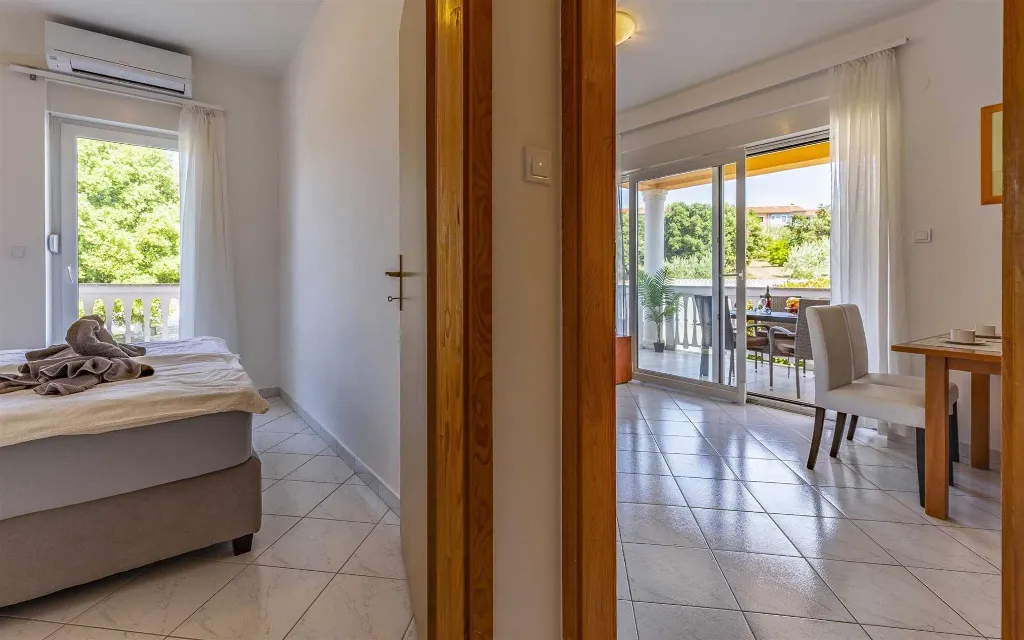One-Bedroom Apartment with Pool in Banjole for 4 Guests