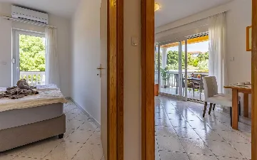 One-Bedroom Apartment with Pool in Banjole for 4 Guests