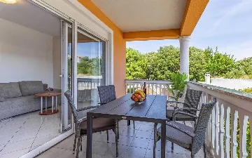 One-Bedroom Apartment with Pool in Banjole for 4 Guests