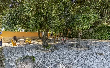 One-Bedroom Apartment with Pool in Banjole for 4 Guests