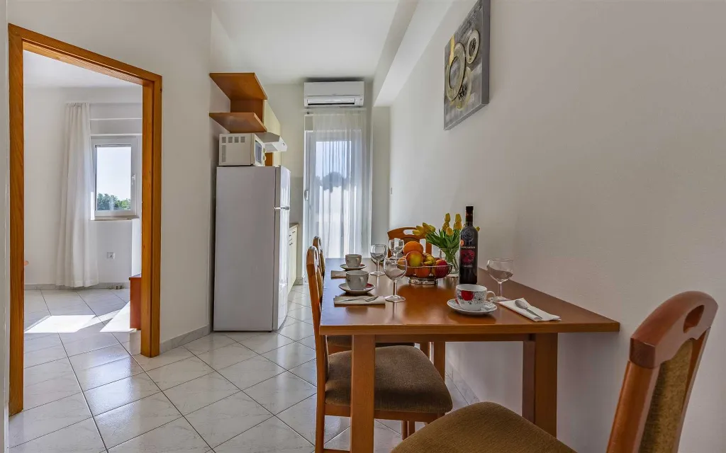 One-Bedroom Apartment with Shared Pool in Banjole