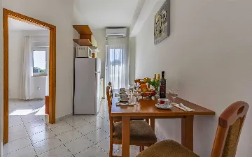 One-Bedroom Apartment with Shared Pool in Banjole