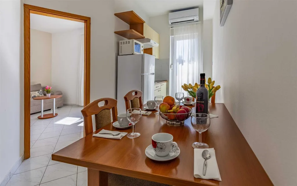 One-Bedroom Apartment with Shared Pool in Banjole