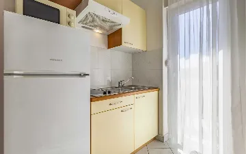 One-Bedroom Apartment with Shared Pool in Banjole