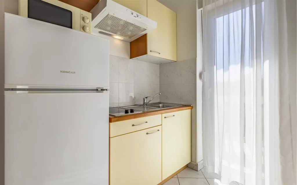 One-Bedroom Apartment with Shared Pool in Banjole