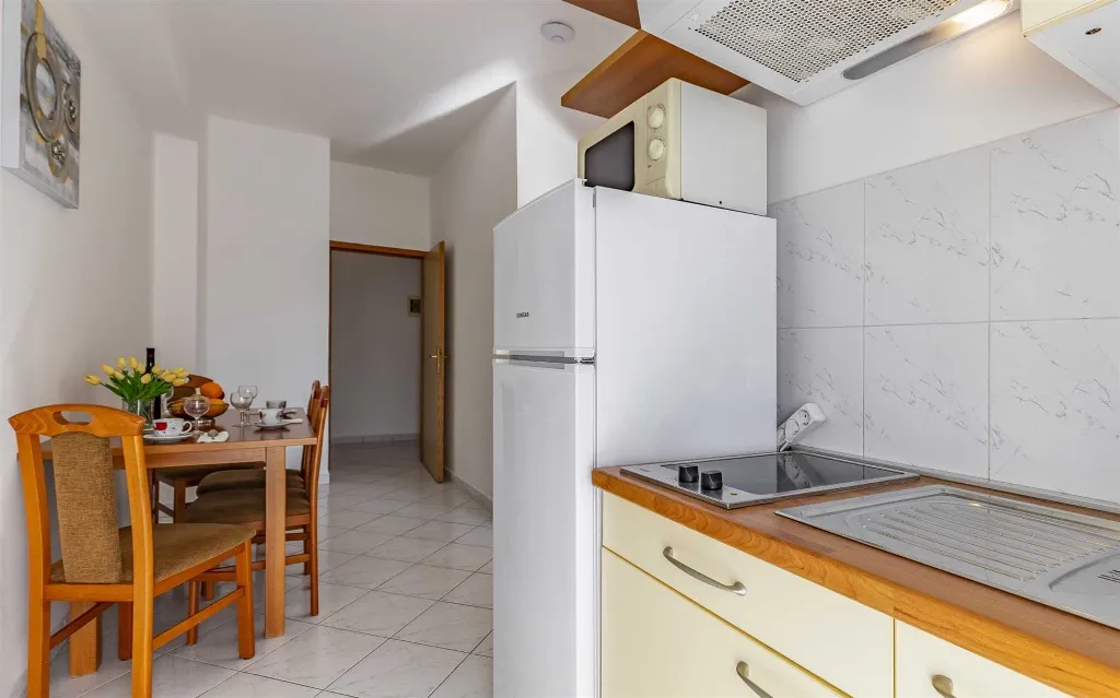 One-Bedroom Apartment with Shared Pool in Banjole