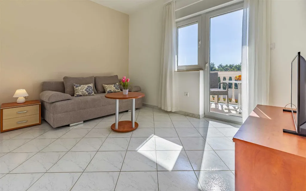 One-Bedroom Apartment with Shared Pool in Banjole