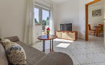 One-Bedroom Apartment with Shared Pool in Banjole