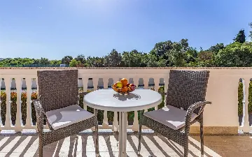 One-Bedroom Apartment with Shared Pool in Banjole