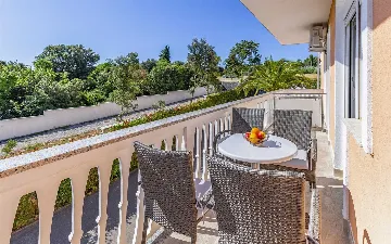 One-Bedroom Apartment with Shared Pool in Banjole