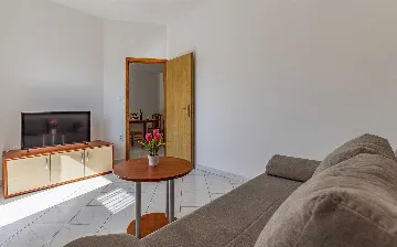 One-Bedroom Apartment with Shared Pool in Banjole