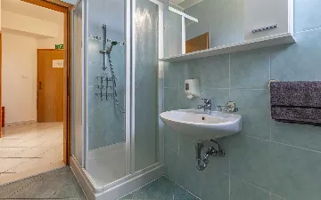 One-Bedroom Apartment with Shared Pool in Banjole