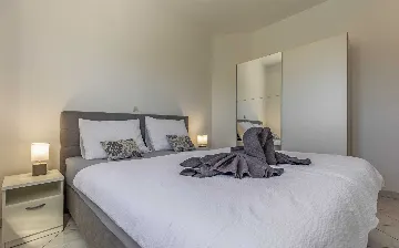 One-Bedroom Apartment with Shared Pool in Banjole