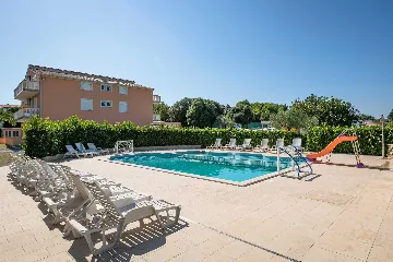 One-Bedroom Apartment with Pool in Banjole for 4