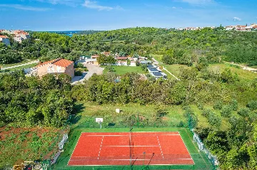 One-Bedroom Apartment with Pool in Banjole for 4