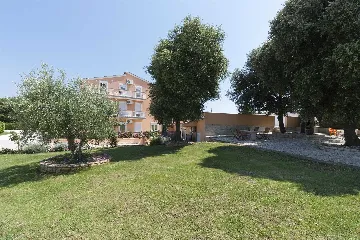 One-Bedroom Apartment with Pool in Banjole for 4