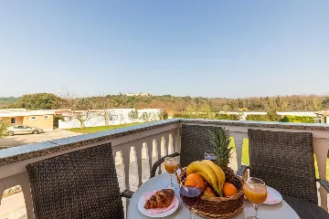 One-Bedroom Apartment with Pool in Banjole for 4