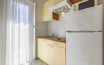 One-Bedroom Apartment with Pool in Banjole for 4