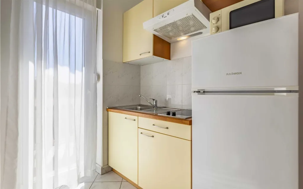 One-Bedroom Apartment with Pool in Banjole for 4