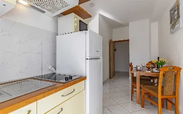 One-Bedroom Apartment with Pool in Banjole for 4