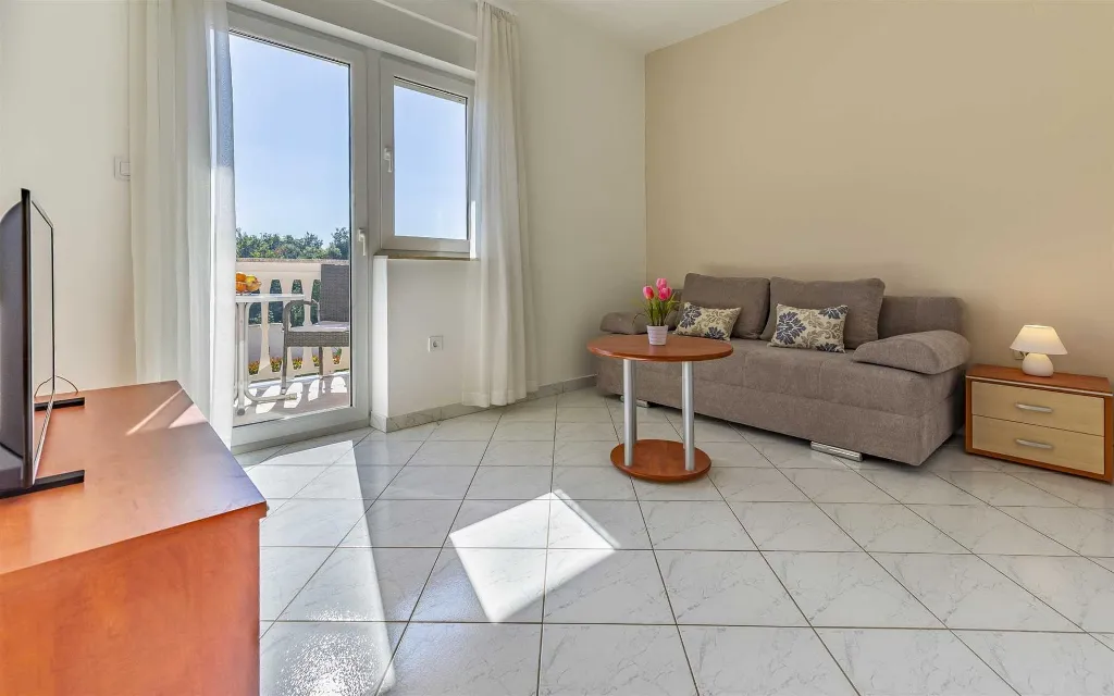 One-Bedroom Apartment with Pool in Banjole for 4
