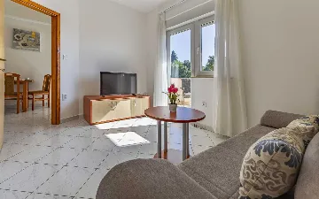 One-Bedroom Apartment with Pool in Banjole for 4