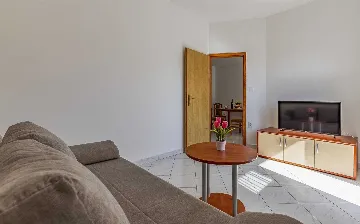 One-Bedroom Apartment with Pool in Banjole for 4