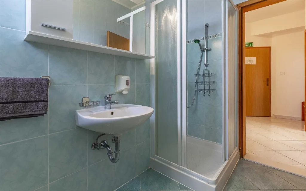 One-Bedroom Apartment with Pool in Banjole for 4