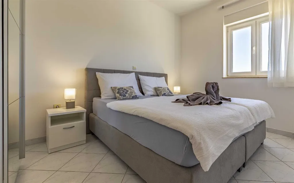 One-Bedroom Apartment with Pool in Banjole for 4