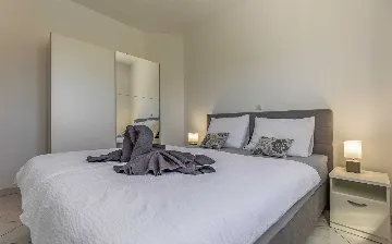 One-Bedroom Apartment with Pool in Banjole for 4