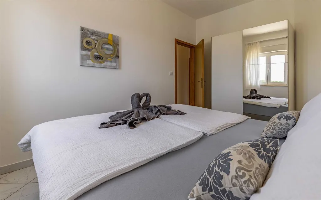 One-Bedroom Apartment with Pool in Banjole for 4