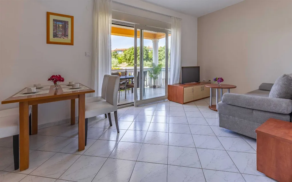 One-Bedroom Apartment in Banjole with Shared Pool