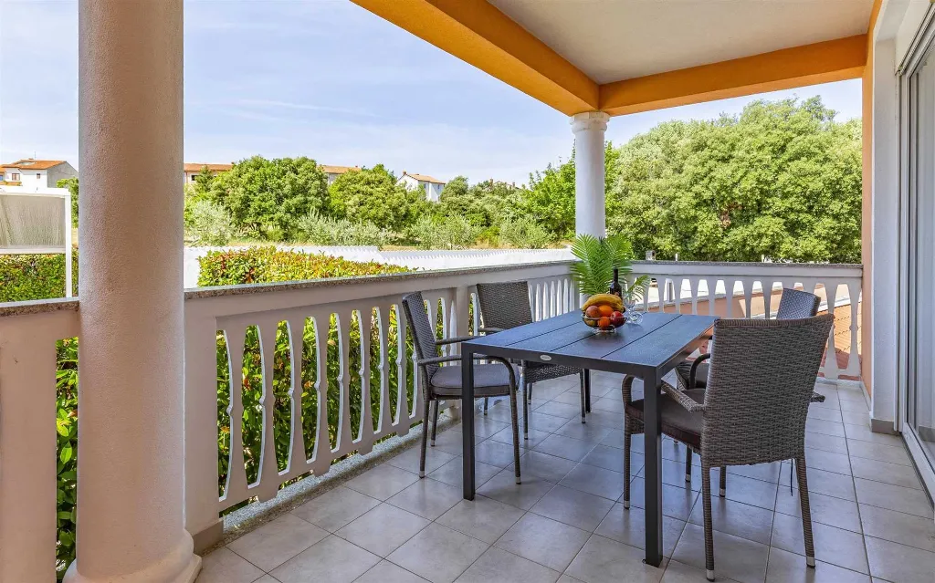 One-Bedroom Apartment in Banjole with Shared Pool