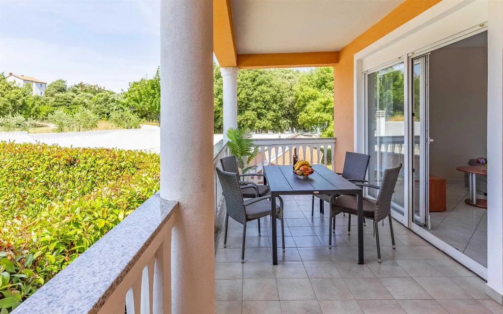 One-Bedroom Apartment in Banjole with Shared Pool