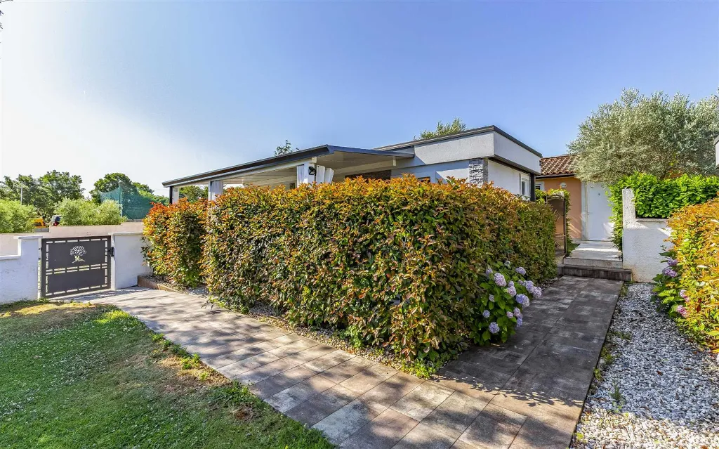 Mobile Home for 6 Guests in Banjole with Shared Pool