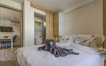 Mobile Home for 6 Guests in Banjole with Shared Pool