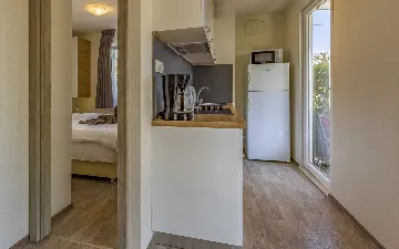 Mobile Home for 6 Guests in Banjole with Shared Pool