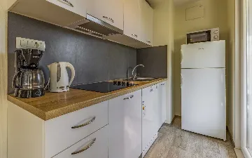 Mobile Home for 6 Guests in Banjole with Shared Pool