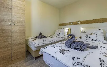 Mobile Home for 6 Guests in Banjole with Shared Pool