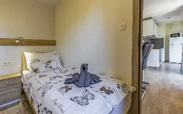 Mobile Home for 6 Guests in Banjole with Shared Pool